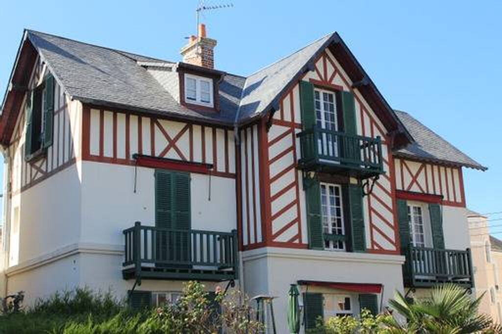 En ventre proche des commerces de Cabourg, demeure de charme