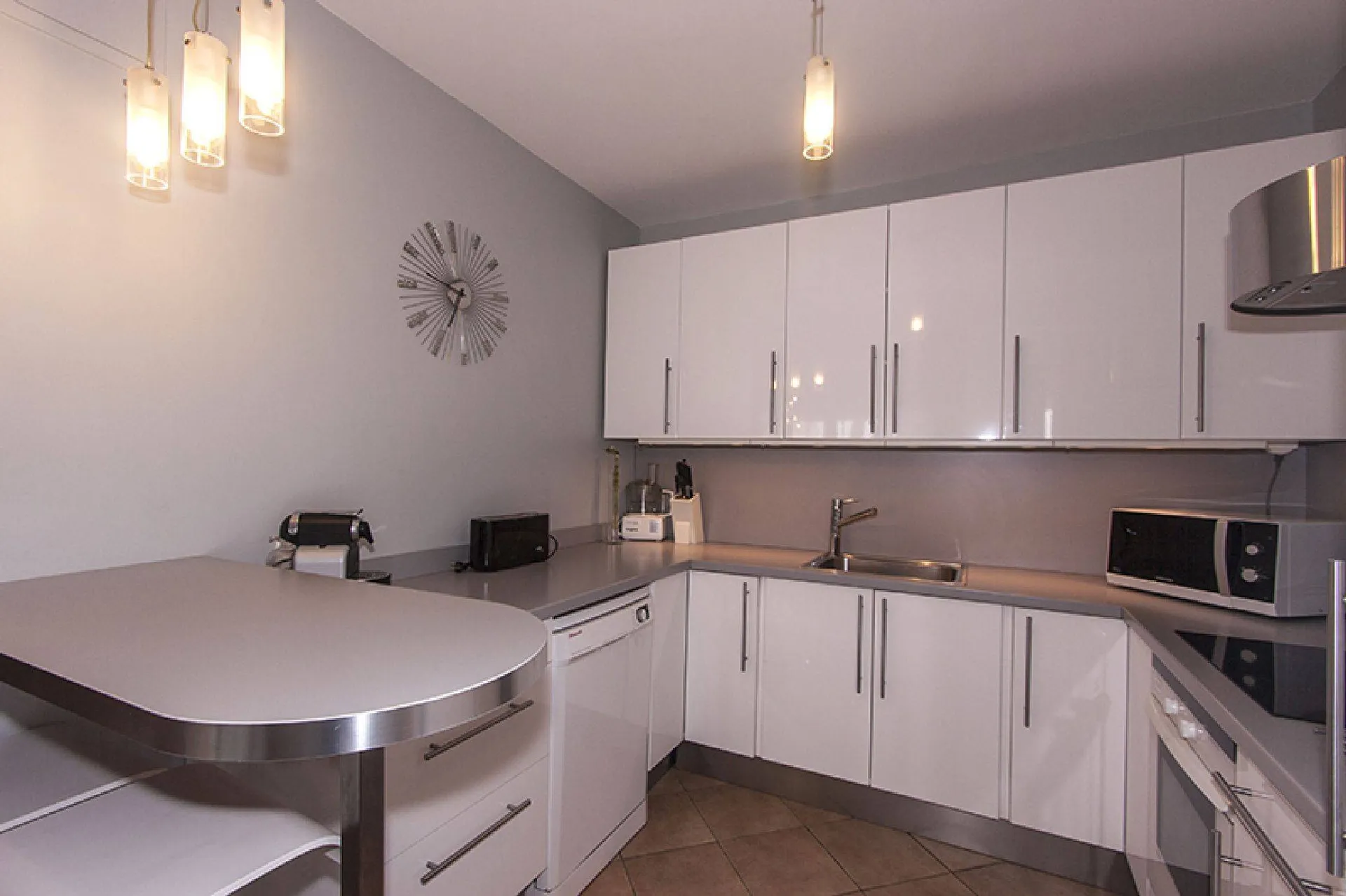 Appartement T4 Cassis dans le centre avec terrasse vue Cap Canaille et garage 