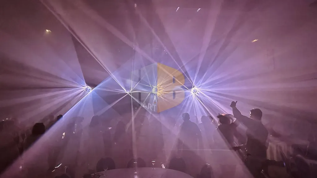 Show laser :prestation technique audio visuel avec les IVL Photon pour vos soirées évènementielles à Marseille en région PACA