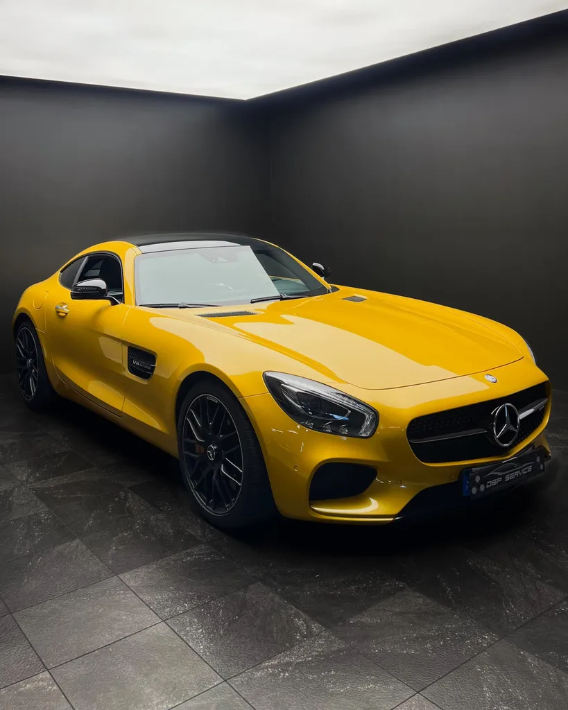 Restauration de cuirs sur cette Mercedes AMG GT chez DSP Service à Le Mans