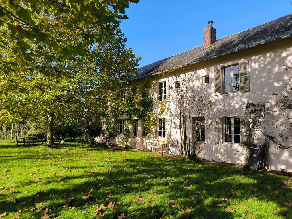 A VENDRE Demeure de charme proche Honfleur 14600 édifiée sur un terrain de plus de 3 hectares