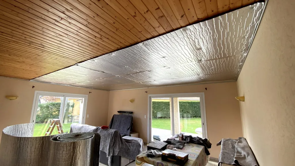 Recouvrir habiller un plafond lambris bois et isoler les plafonds by Plafonds Tendus Occitans - toulouse - Rieux de Pelleport