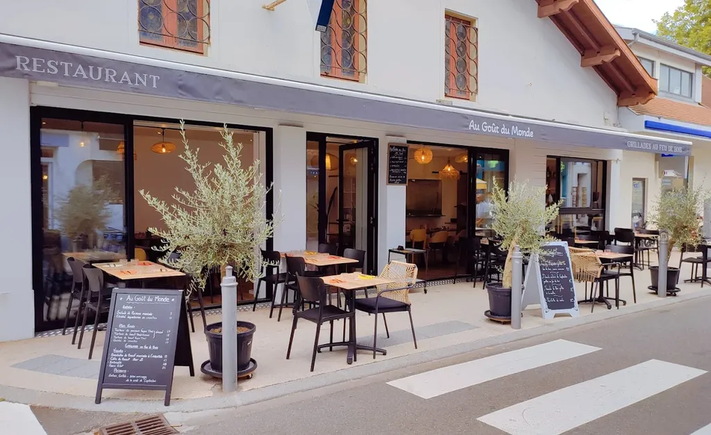 Au Goût du Monde à Capbreton : restaurant cuisine du monde, grillades au feu de bois et plats maison à Capbreton dans les Landes (40), Nouvelle-Aquitaine