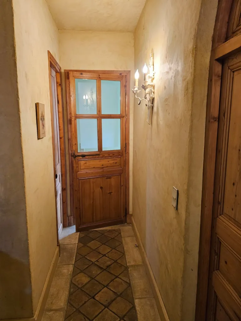 Fabrication et pose de vitres sérigraphiées par technique de sablage avec décors personnalisés à Eygalières