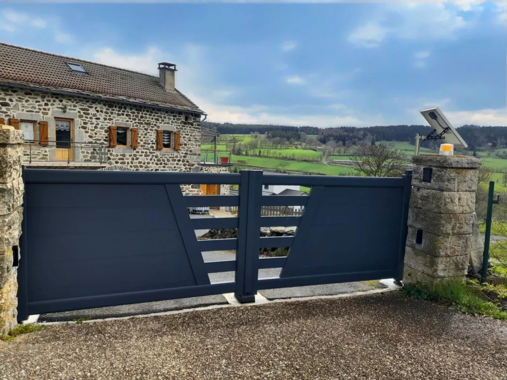 installation portail alu battant avec motorisation solaire à Messimy par 3 Baies