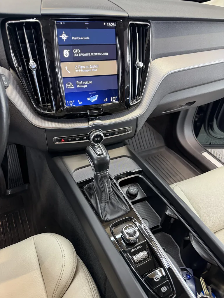VOLVO XC60 D4 INSCRIPTION AWD – BVA – 4 ROUES MOTRICES – ENTRETIEN COMPLET - SIEGES CHAUFFANT | Diesel D4 190 chv / 11cv | 01/2019 | 154 000 km | 5 places | 5 portes