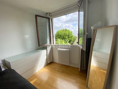 Le Pecq Place Royale- appartement traversant 4 pièces de 67.25 m2