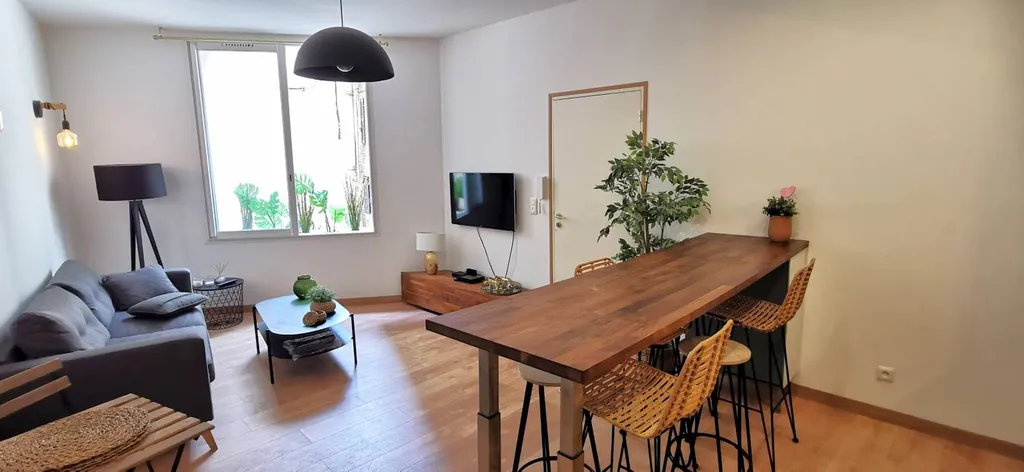 Appartement T2/3 Cassis  rez-de-chaussée dans une rue piétonne derrière le port