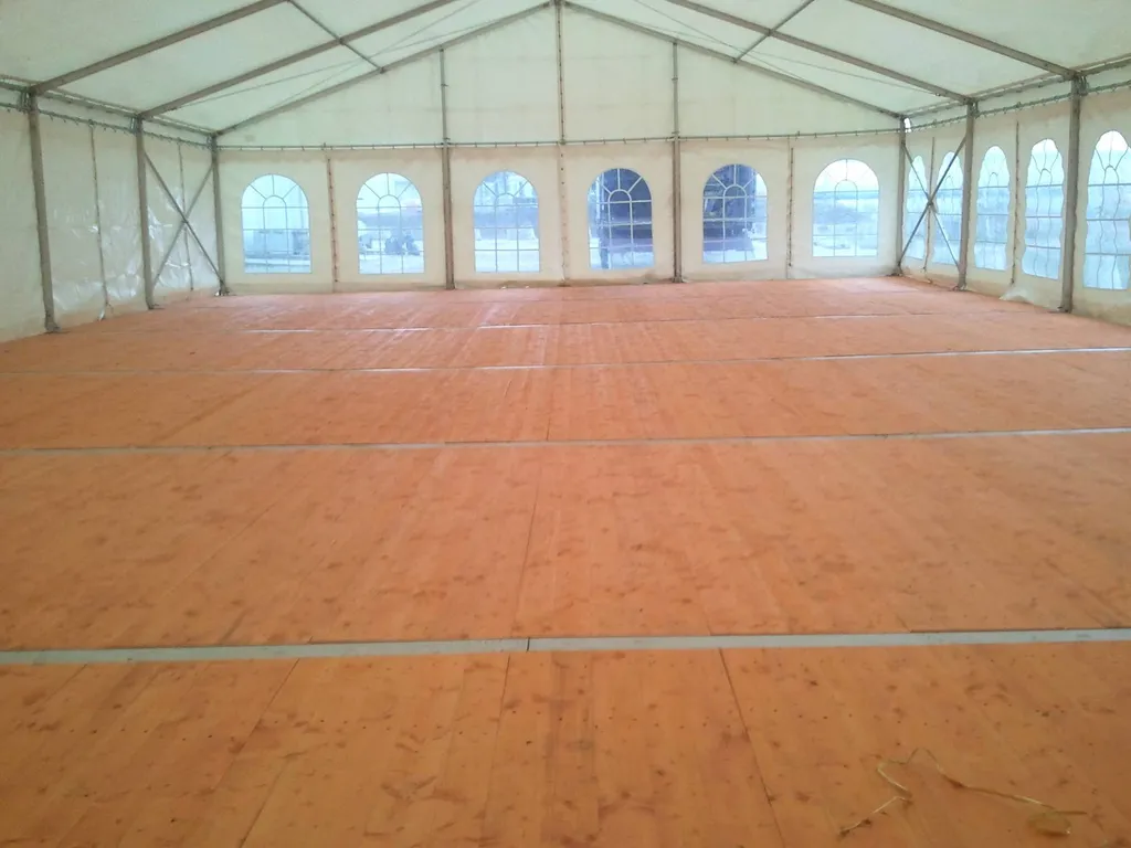 Location d'un plancher pour une tente a Lyon