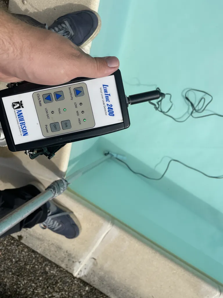 Spécialiste en localisation de fuite sur piscine coque polyester sans destruction ni vidange à Versailles dans les Yvelines