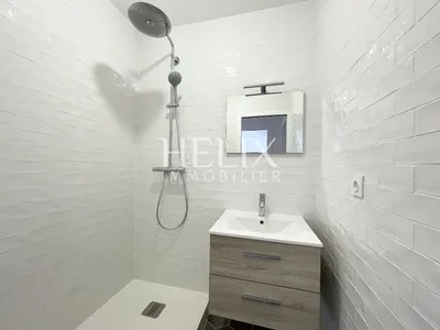 A vendre appartement esprit Loft 106 M2 surface au sol, 88,58 M2 Loi Carrez, situé au 3ème et dernier étage entièrement refait à neuf bénéficiant d'une situation privilégiée au coeur du centre ville, exceptionnel à Saint Germain en Laye.