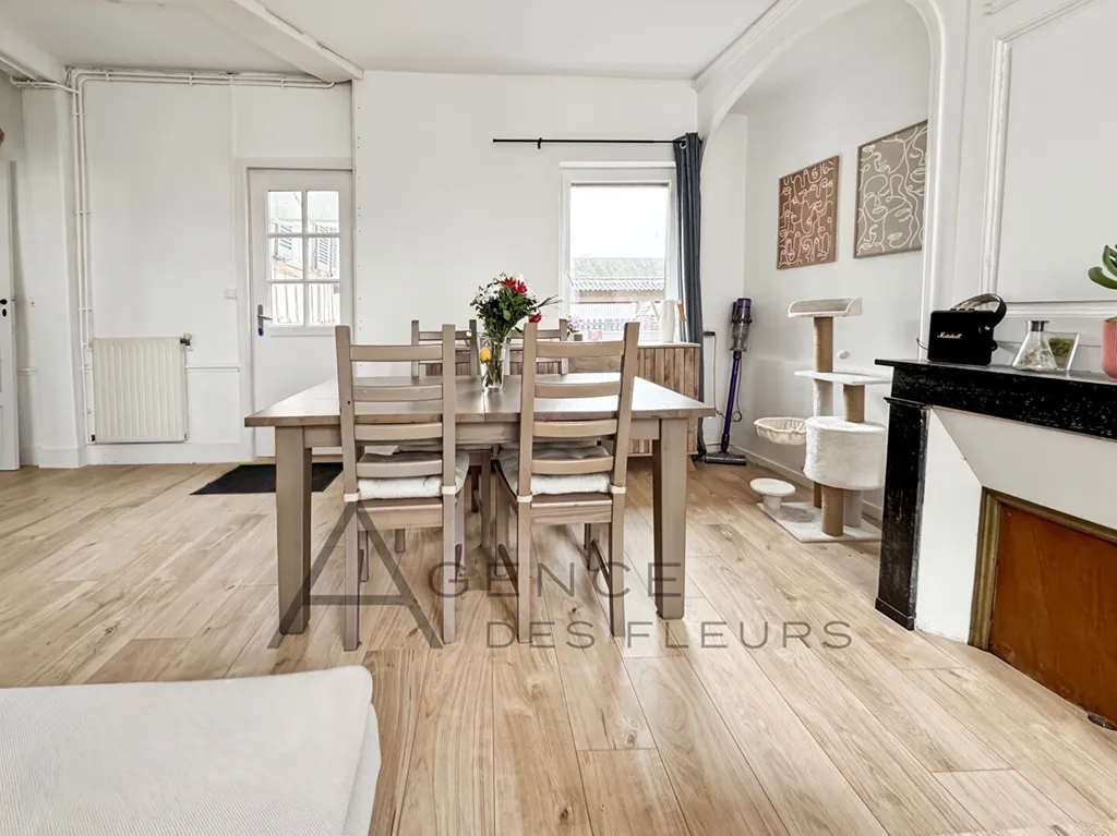 A vendre, jolie maison lumineuse de 1840 de 104 m² sur un terrain de 133m² située au Neubourg