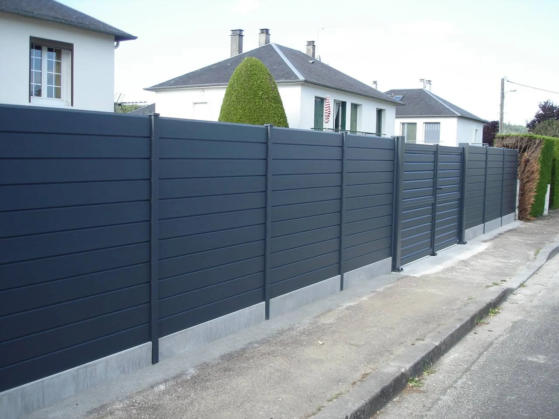 installation d'une clôture occultante en alu à claire voie dans l'Eure 27