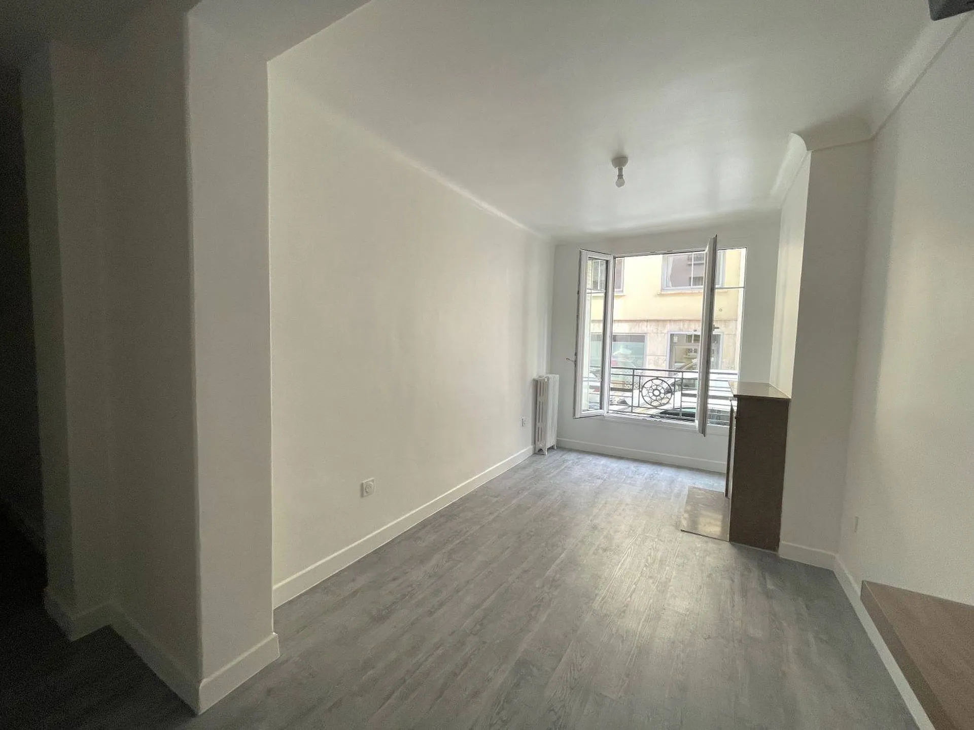 27 m² entièrement rénové Pte de Champerret 75017