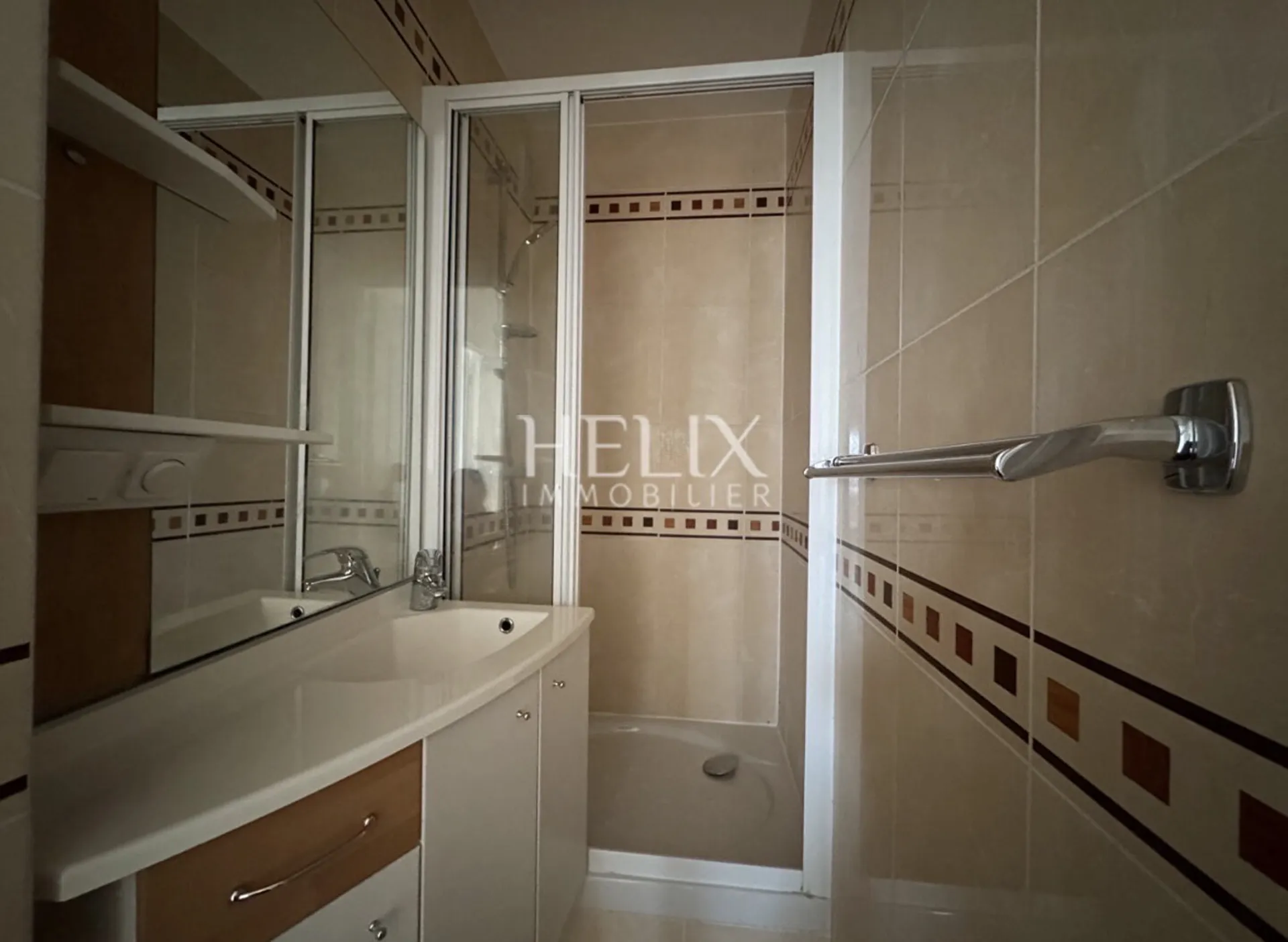 Location en exclusivité d'un appartement 4 pièces 88 m2, à proximité immédiate de la gare du RER A