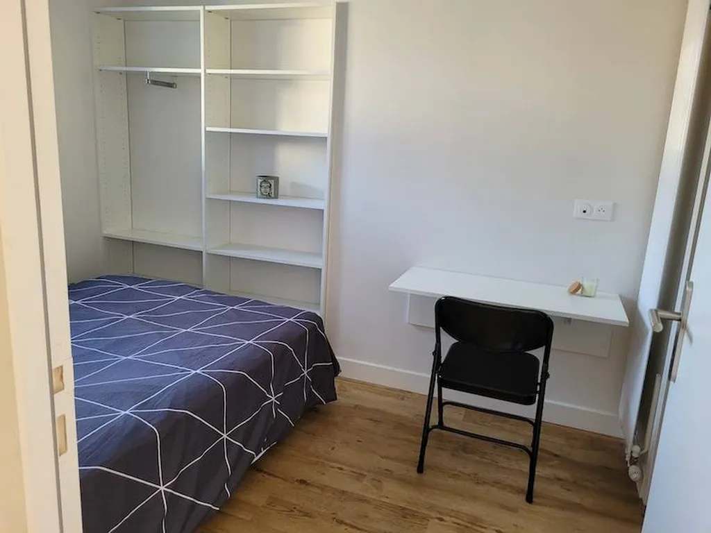 T2 meublé avec bonne isolation phonique et thermique Talence secteur Gambetta