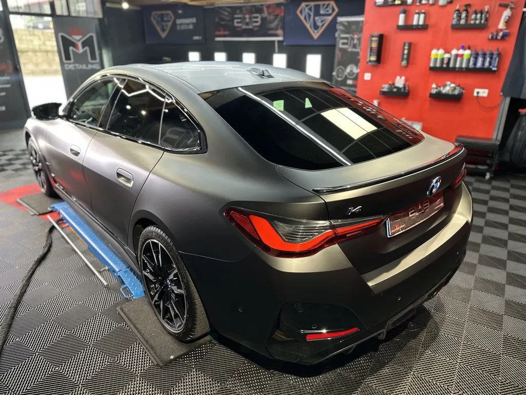 Pose de PPF « full-wrap » sur BMW i4 mate – EMB Detailing à Vaugneray, Lyon Ouest & Région