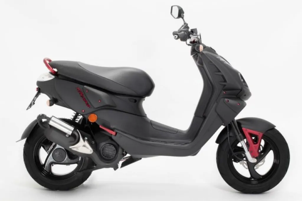 Scooter Peugeot TKR furious