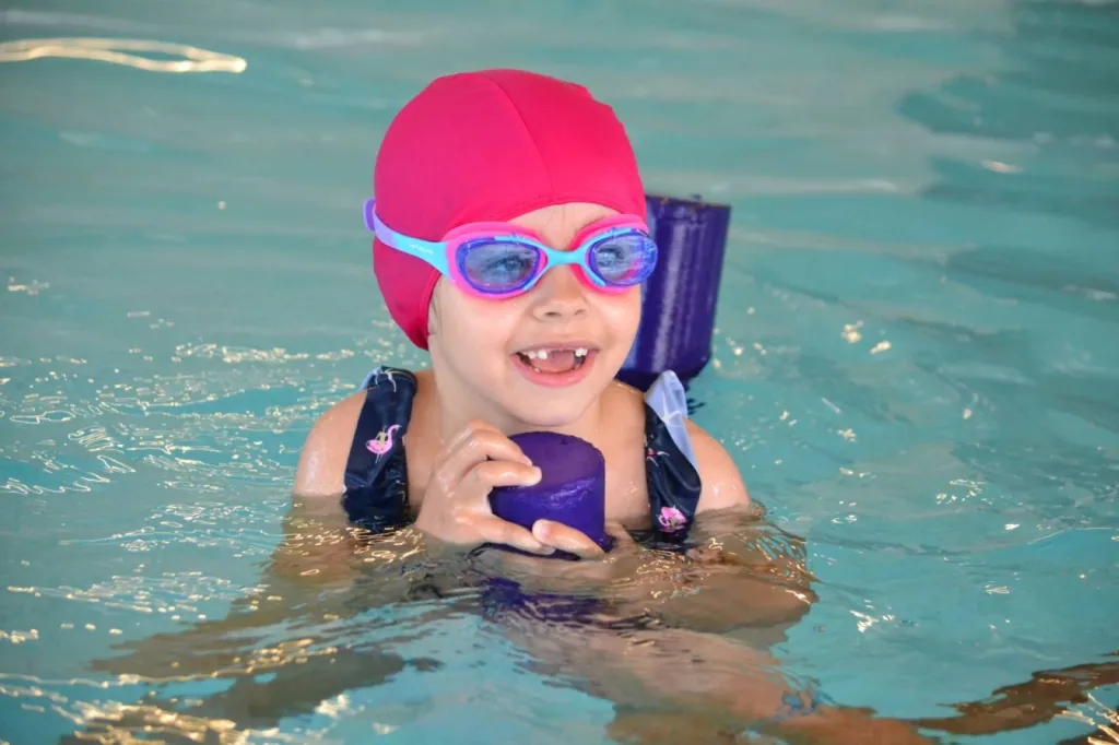  AISANCE AQUATIQUE activité en piscine pour les enfants de trois à cinq ans à Mérignac proche de Bordeaux