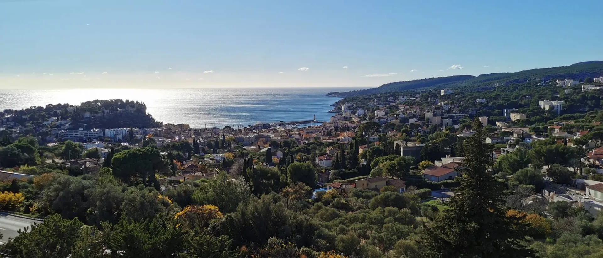 Appartement T2 Cassis  ouvrant sur terrasse vue mer dans résidence de standing avec piscine