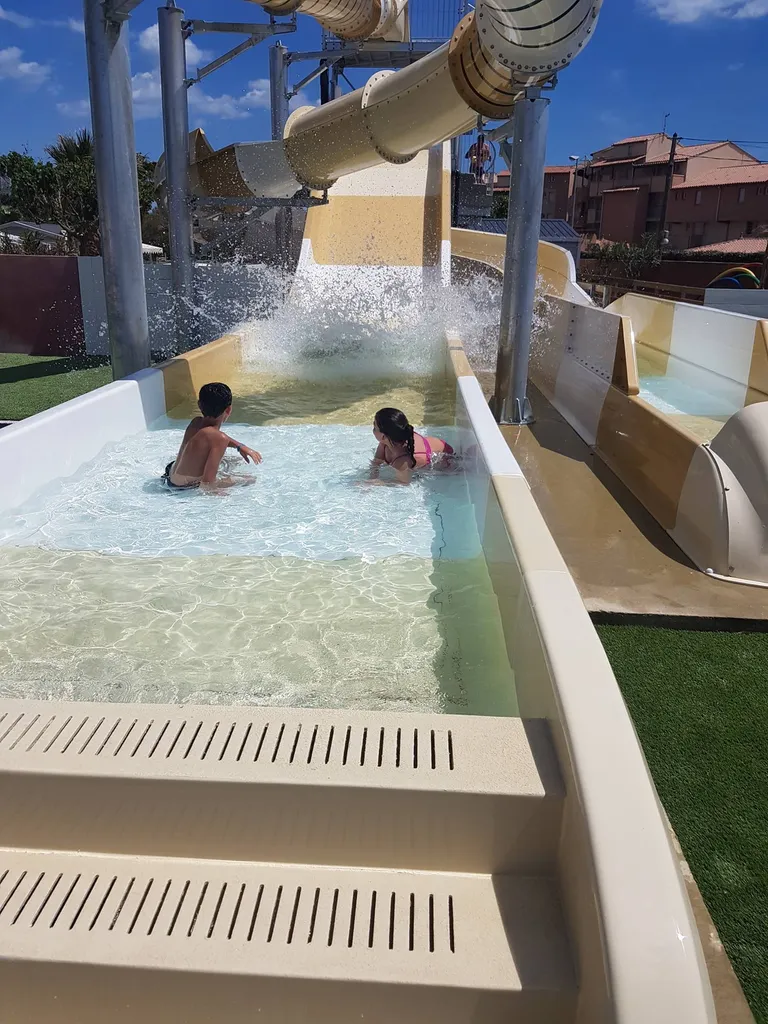 camping familial avec parc aquatique bord de mer à Vias-Plage