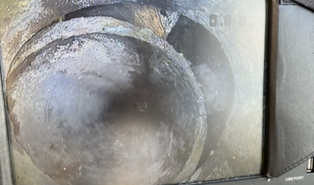 Inspection vidéo par caméra d'un réseau d'assainissement eaux usées avant réhabilitation de canalisation à Crémieu en Isère