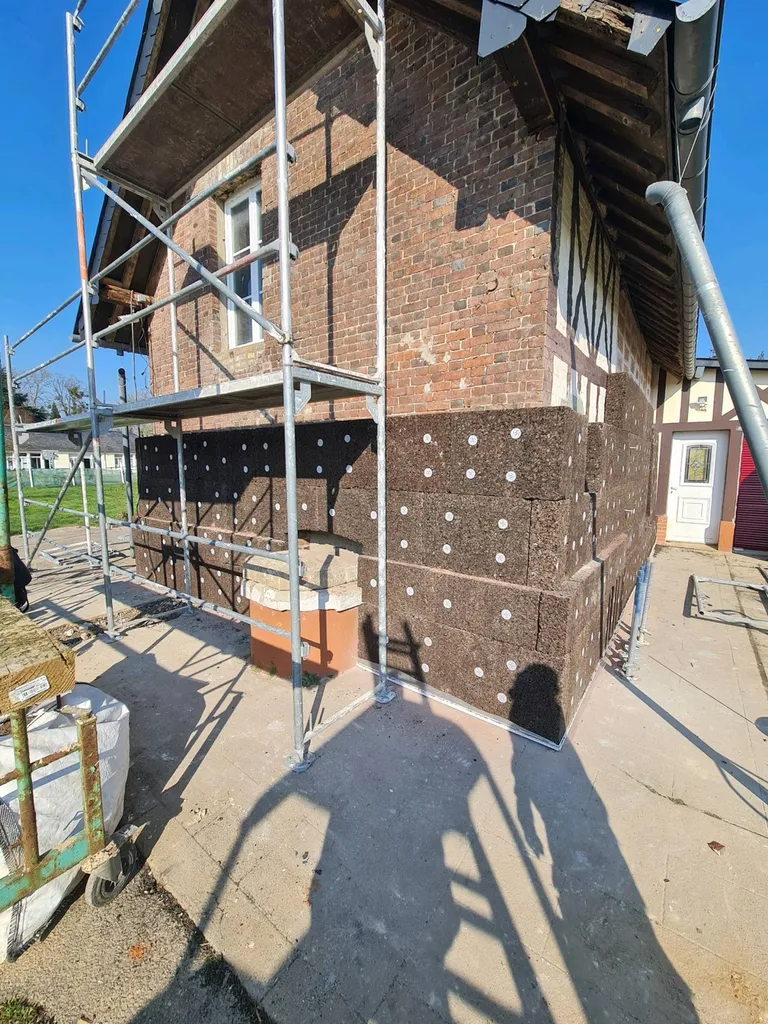 Isolation thermique par l’extérieur des murs en liège près de Le Neubourg (Eure)