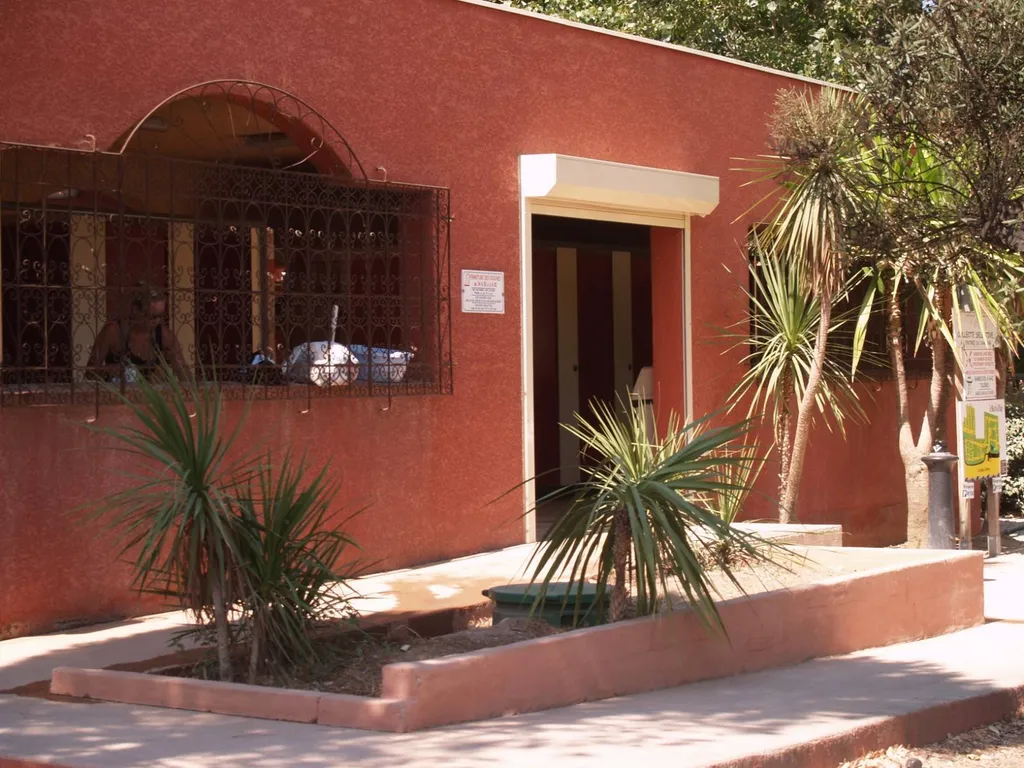 ou trouver un beau sanitaire du camping le mas de la plage