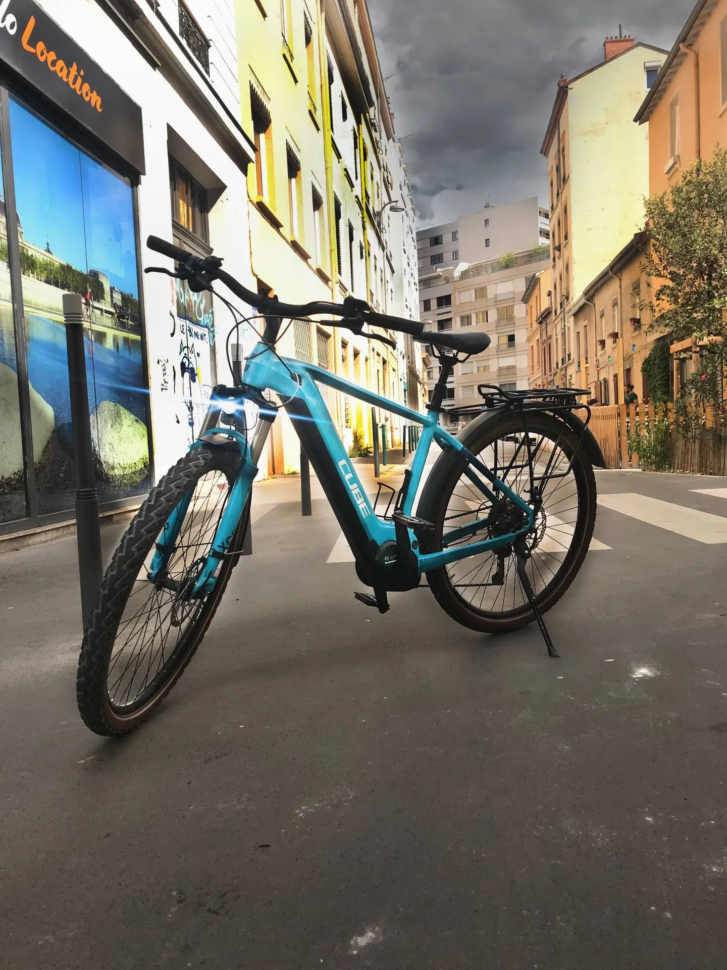 Vélo à assistance électrique Cube en batterie de 625Wh à Lyon 7, rue des 3 pierres