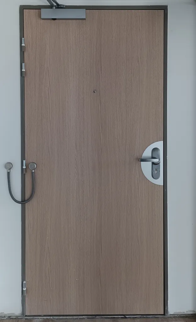 Déploiement d’un système complet de contrôle d'accès PAXTON 10 avec verrouillage motorisé et authentification badge ou smartphone pour sécuriser des locaux professionnels à Villeurbanne