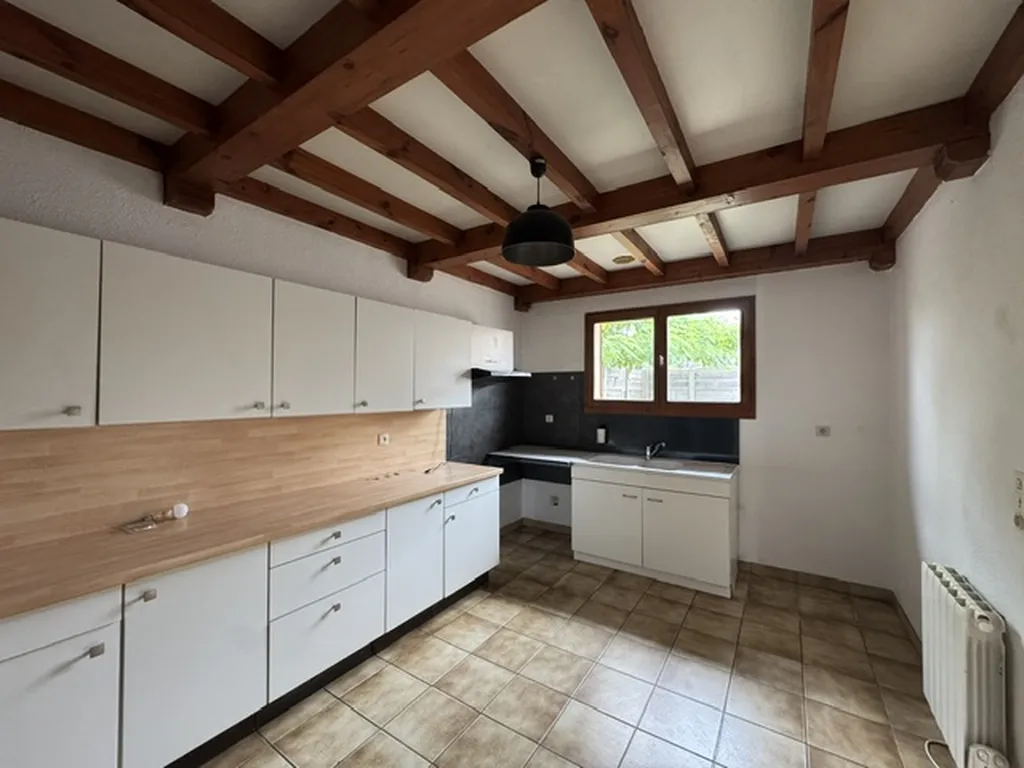 Maison à étage de 3 chambres avec garage