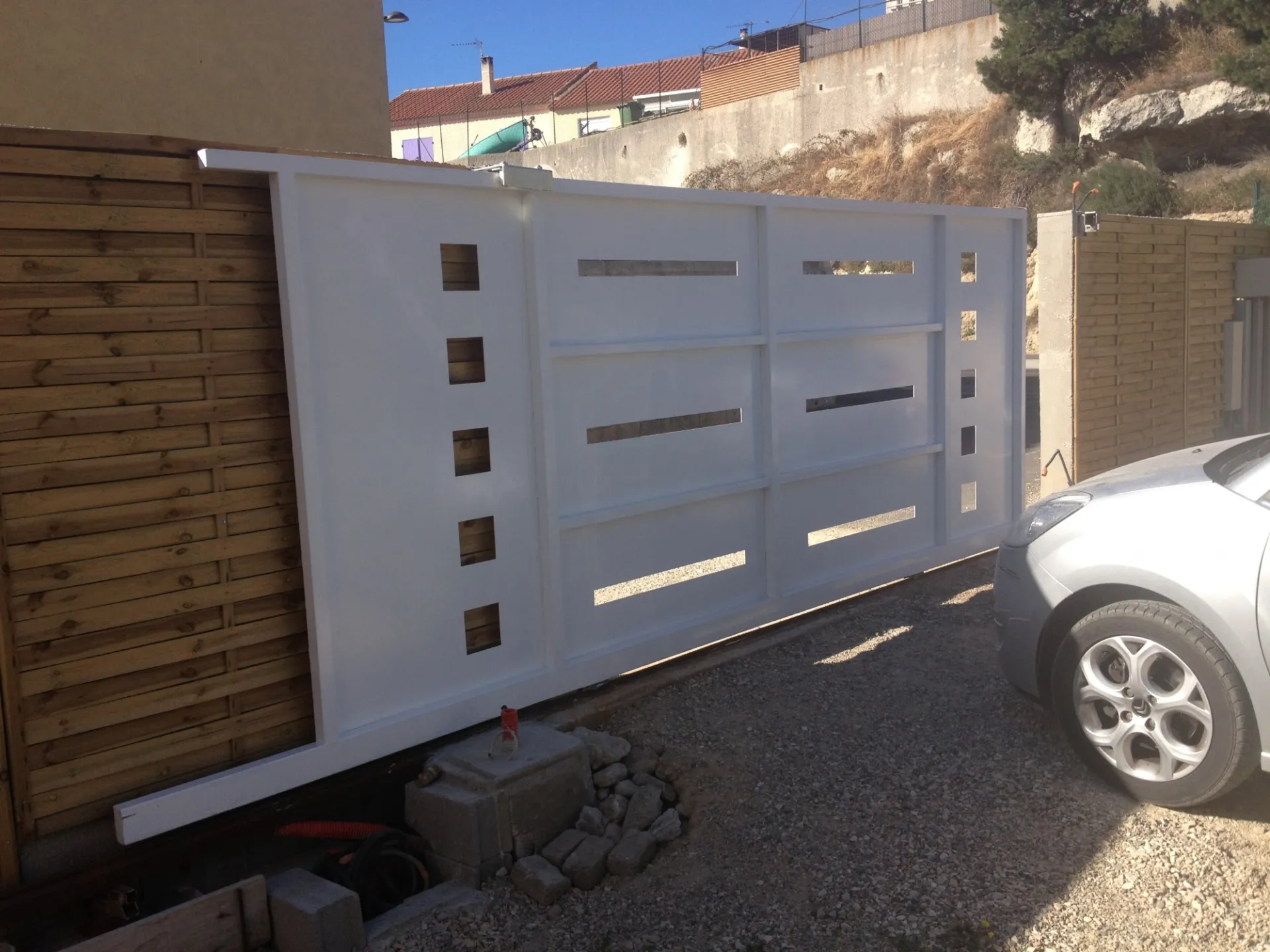 VENTE ET POSE PORTAIL ACIER FER FORGE COULISSANT SUR MESURE MODERNE PLAN DE CAMPAGNE