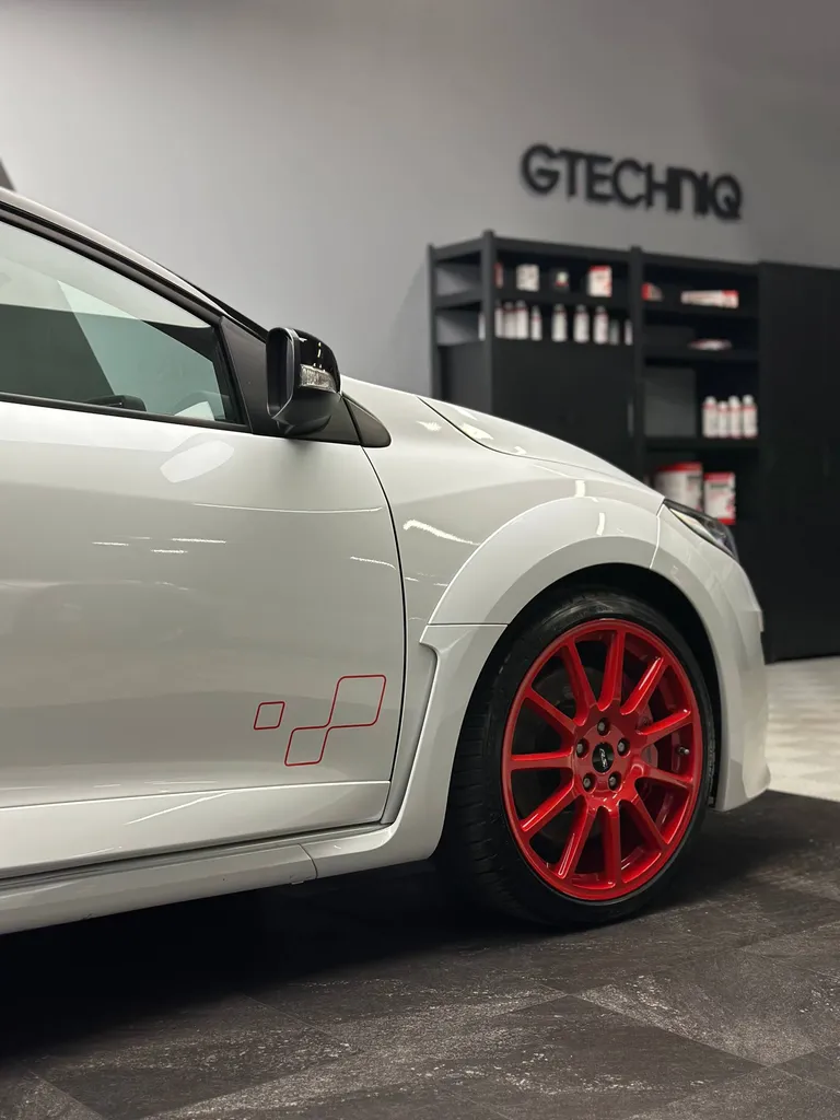 Lustrage sur une Renault Megane RS Trophy-R à Le Mans