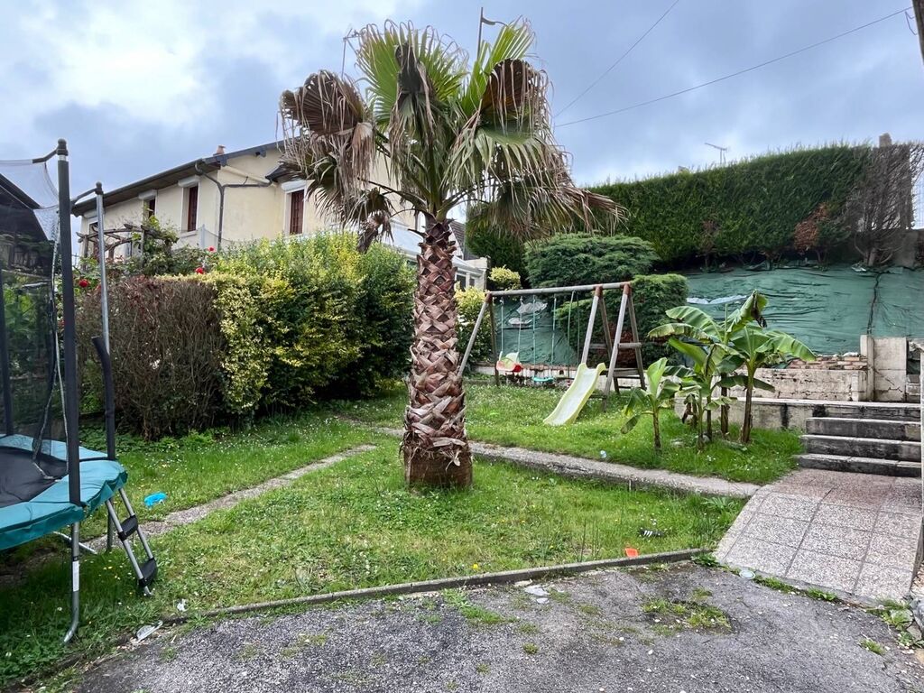 A Vendre : Local commercial avec habitation loué sur le Trait 76580