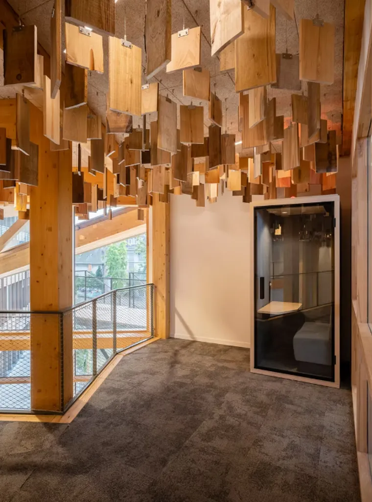 Cabine acoustique de bureau pour passer des appels téléphoniques dans un open-space à Marseille