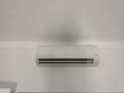 installation d'un système de climatisation réversible bi split Atlantic 