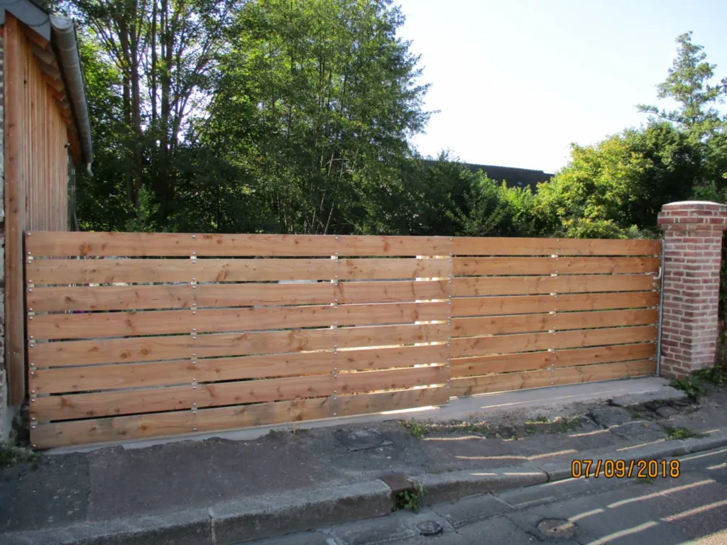 Création de portail sur mesure en serrurerie et bois à LISIEUX 14