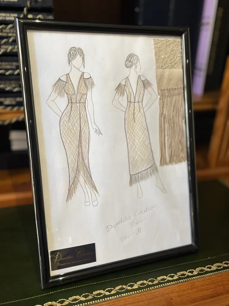 Détails de la robe de concert en soie et brocart pailleté