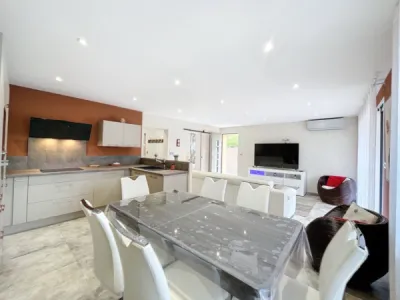 Appartement 3 pièce(s) 2 chambre(s) 62 m² Fréjus (83370)