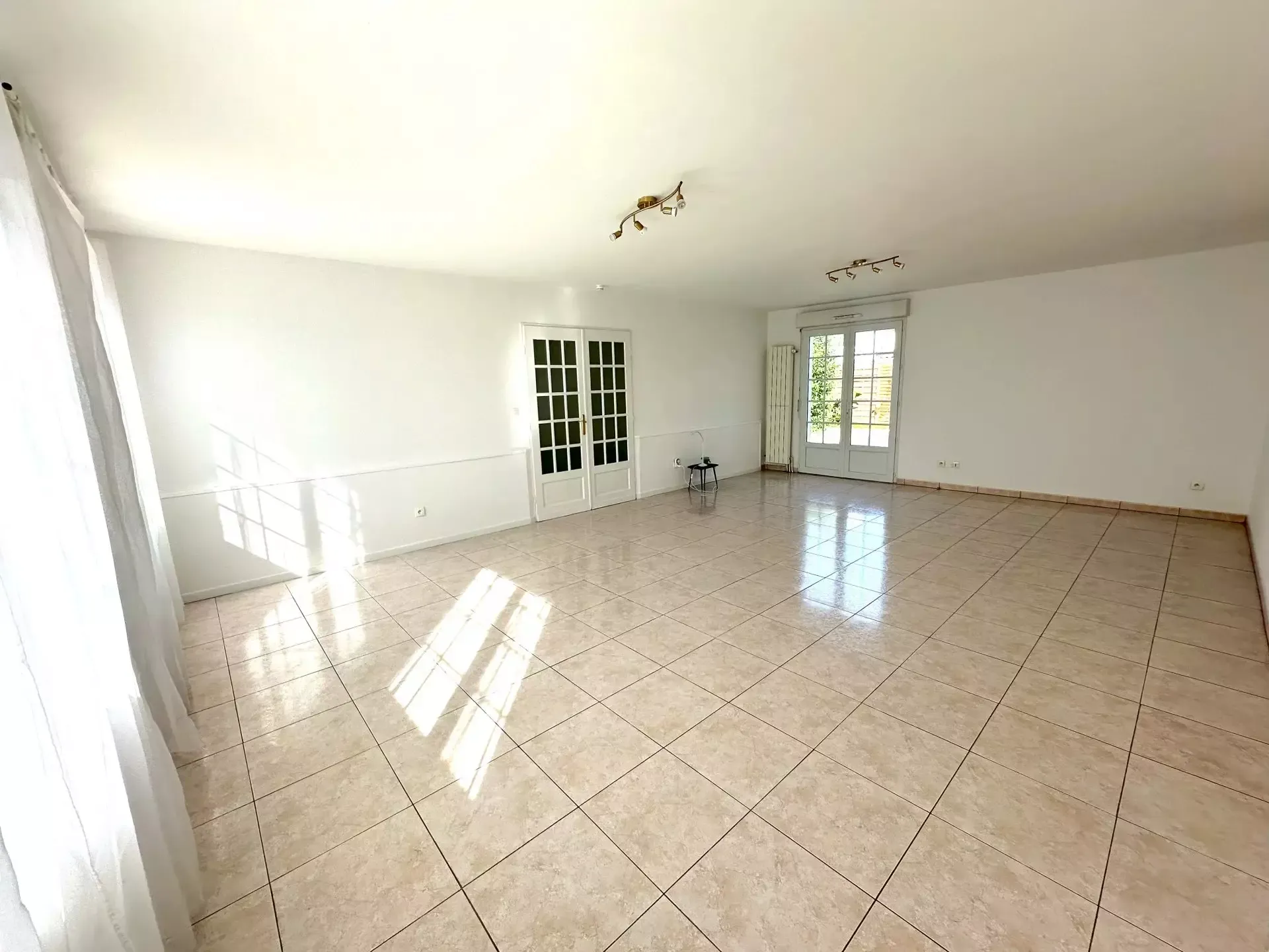 Location maison – 4 pièces – 3 chambres – 105,67 m² – 1 500 € / mois