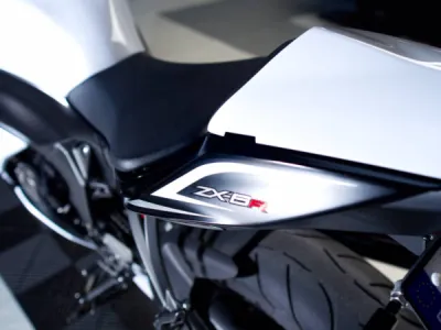 Chaque élément de cette Kawasaki Ninja ZX-6R a été soigneusement protégé avec un film de protection PPF XPELdans notre centre haut de gamme.