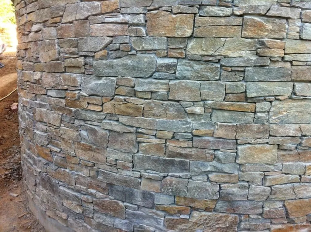 Façade et parement en pierre naturelle : revêtements muraux pour intérieur et extérieur