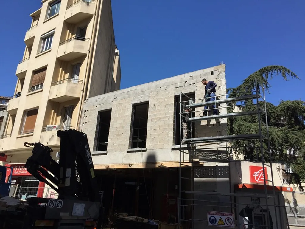 Magasin Bio C' Bon Verrière de toit. Marseille 13004