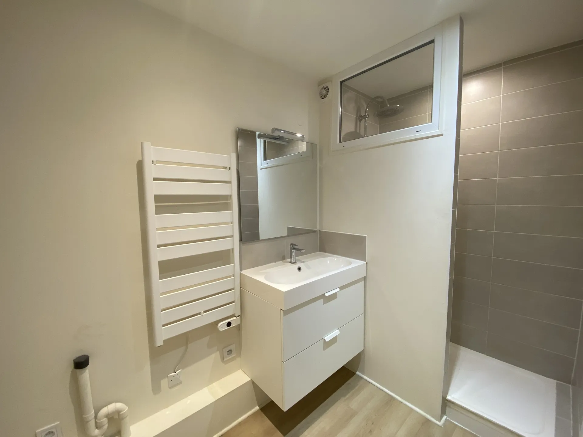 Location Le Pecq Centre Appartement 4 pièces de 65 m² spacieux avec cuisine indépendante et balcon