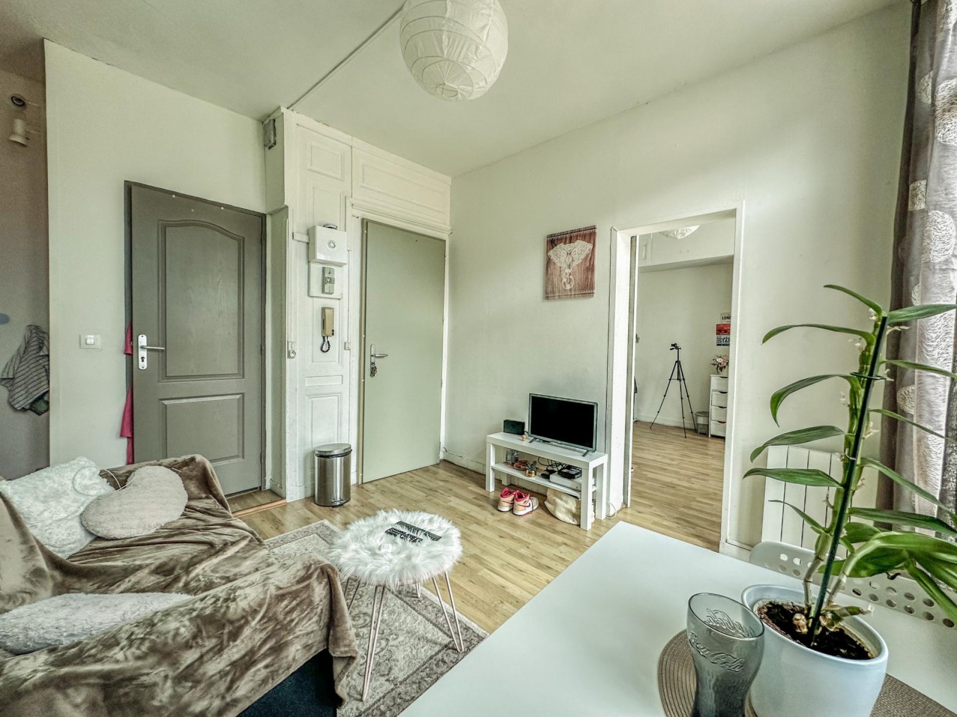 Pièce de vie lumineuse 