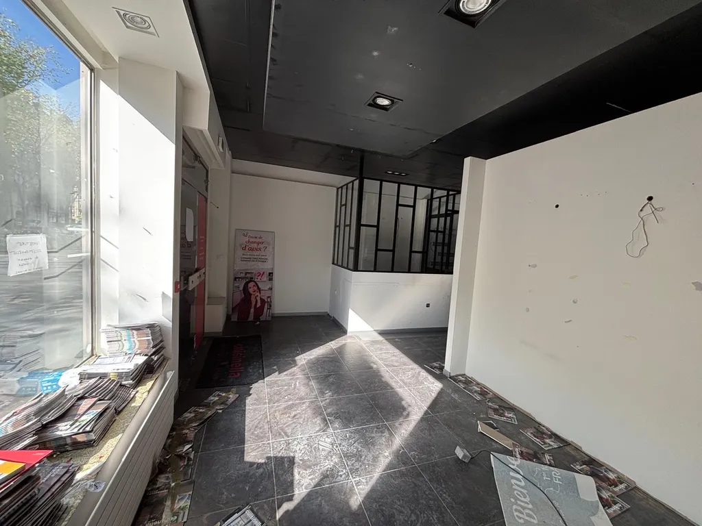 Location - Boutique 110 m², Batignolles, Boulevard des Batignolles 75017 PARIS