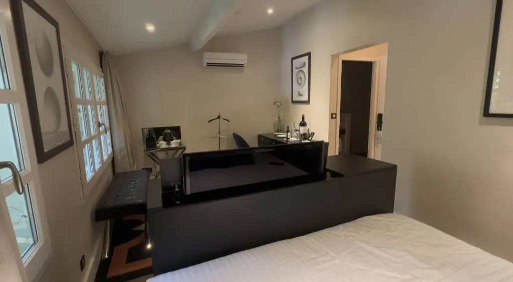 Meuble LIFT télévision dans un hôtel à Bordeaux