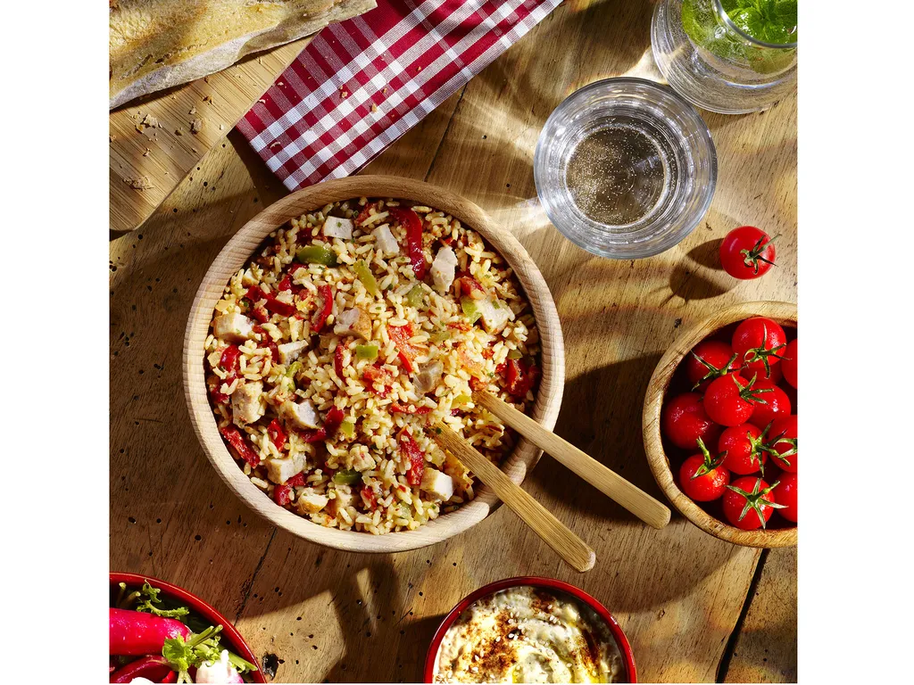 photographe culinaire à Lyon mise en ambiance salade traiteur Bonduelle riz basquaise format carré