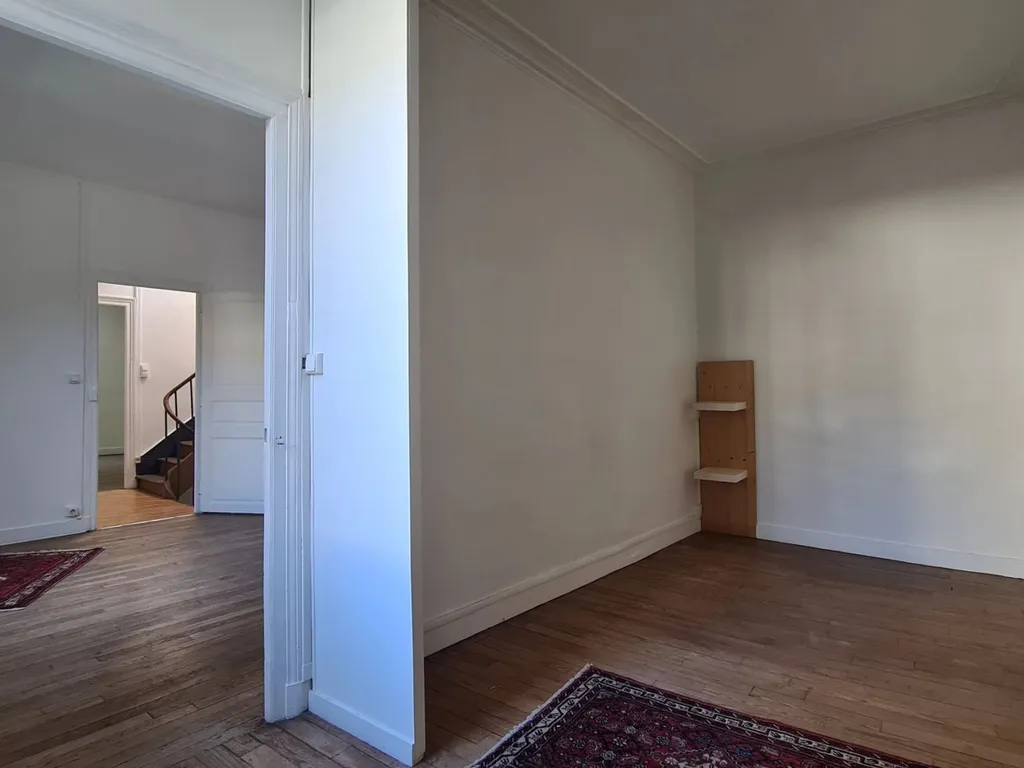 Mancelle en centre ville du Mans vue sur le jardin des plantes