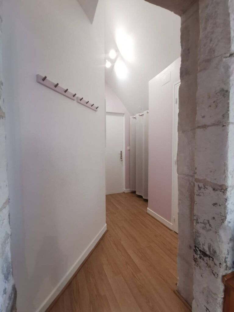 Vente d'un magnifique appartement, type F1, entièrement restauré, idéalement situé dans le cadre authentique d’Honfleur 14600 à quelques pas des commodités.